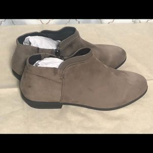 NEW Comfortview suede ankle boot size 12WW